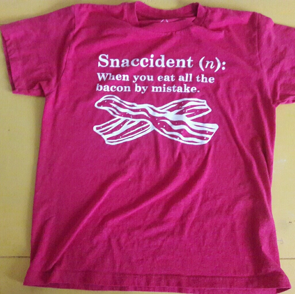 WELL WORN "snaccident" graphic tee MED